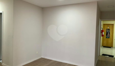 Apartamento à venda com 3 quartos, sendo 1 suíte, em Jardim Marajoara, São Paulo, SP
