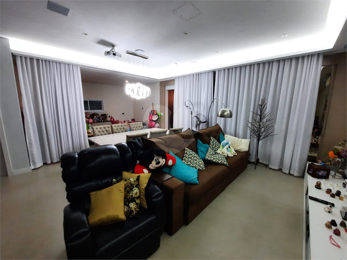 Casa à venda com 3 suítes no condomínio Ecovillagio, São Roque - SP