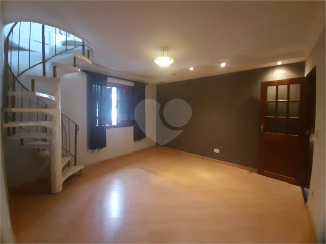 Sobrado à venda com 3 quartos, sendo 2 suítes,  em Santana, São Paulo, SP
