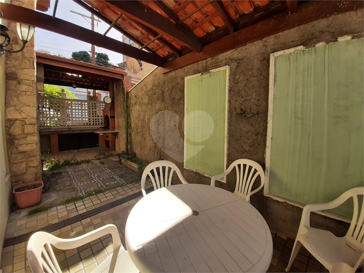 Casa à venda ou para alugar com 3 quartos, sendo 2 suítes, no condomínio Chácara das Rosas, São Paulo - SP