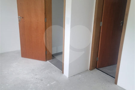 Sobrado à venda com 3 quartos, sendo 1 suíte, em Vila São Paulo, São Paulo, SP
