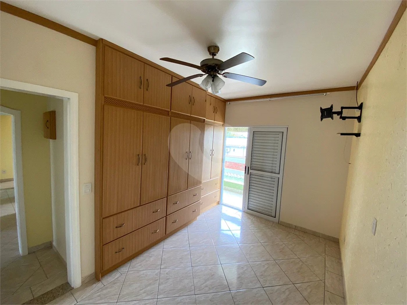 Casa à venda com 6 quartos, sendo 1 suíte, no condomínio Horizonte Azul I, Itupeva - SP