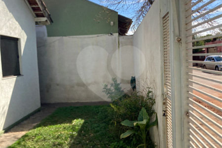 Casa à venda com 2 quartos, sendo 1 suíte, em Parque dos Ipês II, Ponta Porã, MS