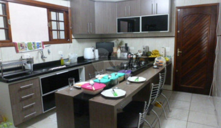 Sobrado à venda com 4 suítes em Vila Morse, São Paulo, SP