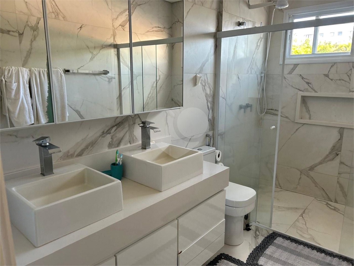 Casa à venda com 3 suítes no condomínio Terras de Lucas, Sorocaba - SP