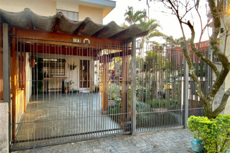 Sobrado à venda com 3 quartos, sendo 1 suíte, em Vila Paulicéia, São Paulo, SP