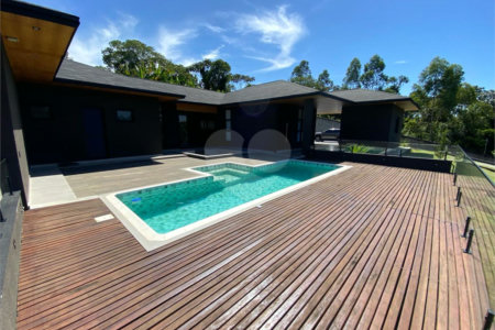Casa à venda com 4 quartos, sendo 3 suítes,  no condomínio Jardim das Palmeiras, Bragança Paulista - SP