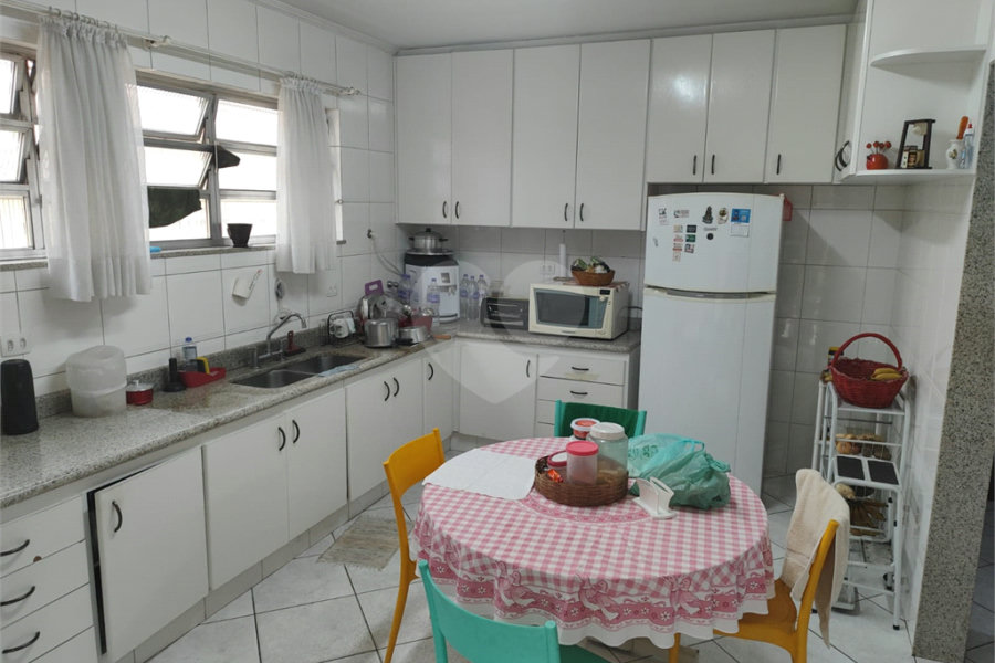 Casa à venda com 4 quartos, sendo 2 suítes, no condomínio Chácara das Rosas, São Paulo - SP