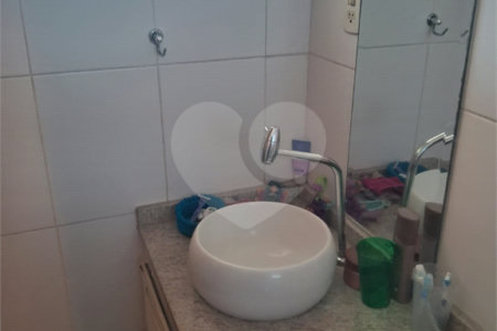 Casa à venda com 3 quartos, sendo 2 suítes, no condomínio Rio Bon, Rio de Janeiro - RJ
