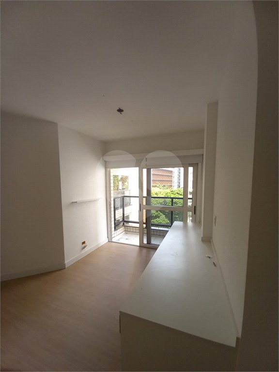 Apartamento à venda com 3 quartos, sendo 1 suíte,  em Vila Olímpia, São Paulo, SP