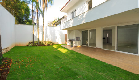 Casa à venda com 5 quartos, sendo 4 suítes,  em Jardim Marajoara, São Paulo, SP
