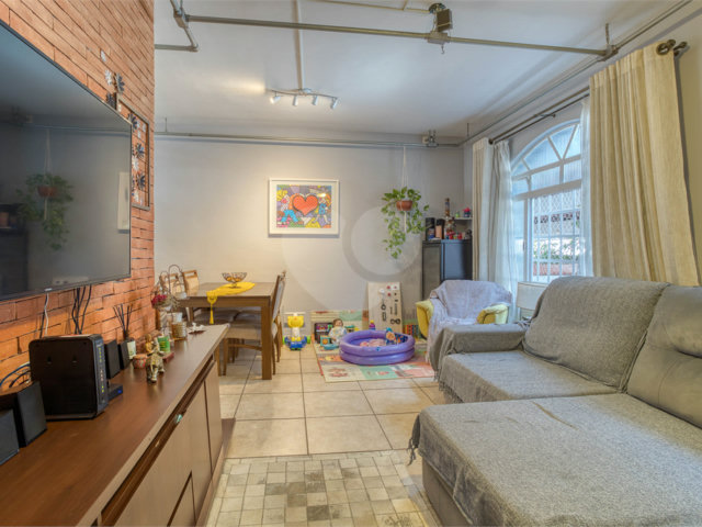 Sobrado à venda com 4 quartos, sendo 1 suíte,  em Chácara Flora, São Paulo, SP