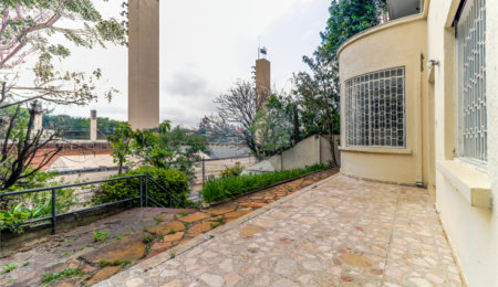 Casa à venda ou para alugar com 4 quartos, sendo 1 suíte,  em Pacaembu, São Paulo, SP