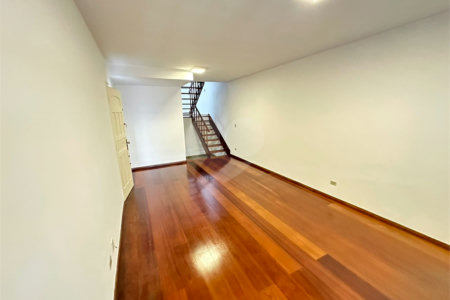 Casa à venda com 3 quartos, sendo 1 suíte, em Jardim Trussardi, São Paulo, SP