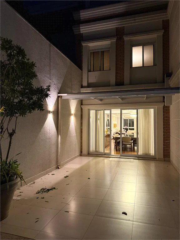 Casa à venda com 4 suítes no condomínio East Village, São Paulo - SP