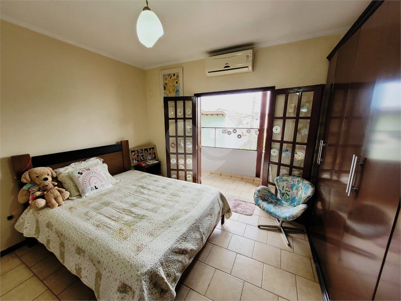 Sobrado à venda com 4 quartos, sendo 1 suíte, em Jardim Regina, Indaiatuba, SP