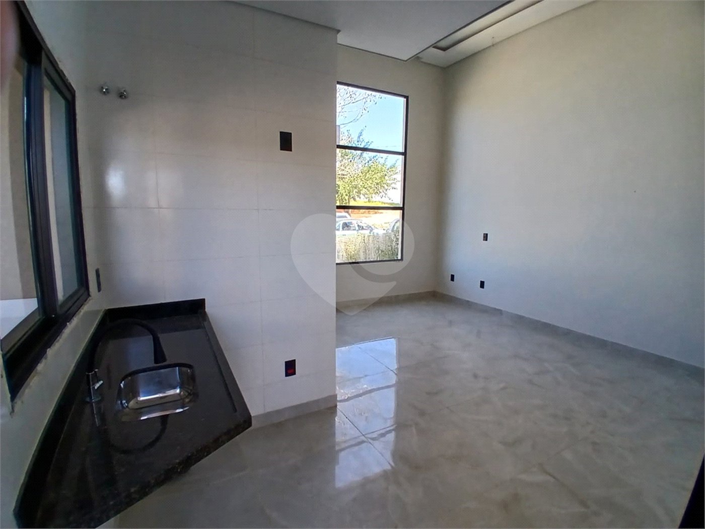 Casa à venda com 3 quartos, sendo 1 suíte,  no condomínio Jardim, Sorocaba - SP