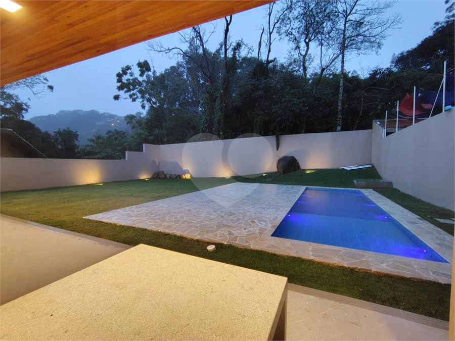 Casa à venda ou para alugar com 4 suítes no condomínio Panorama, Atibaia - SP