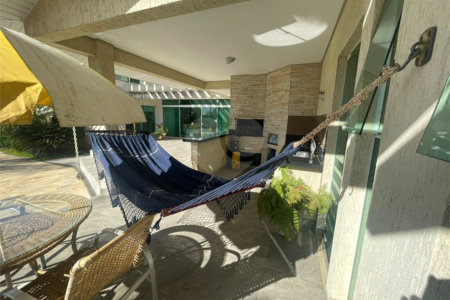 Casa à venda com 4 suítes no condomínio Haras Paineiras, Salto - SP