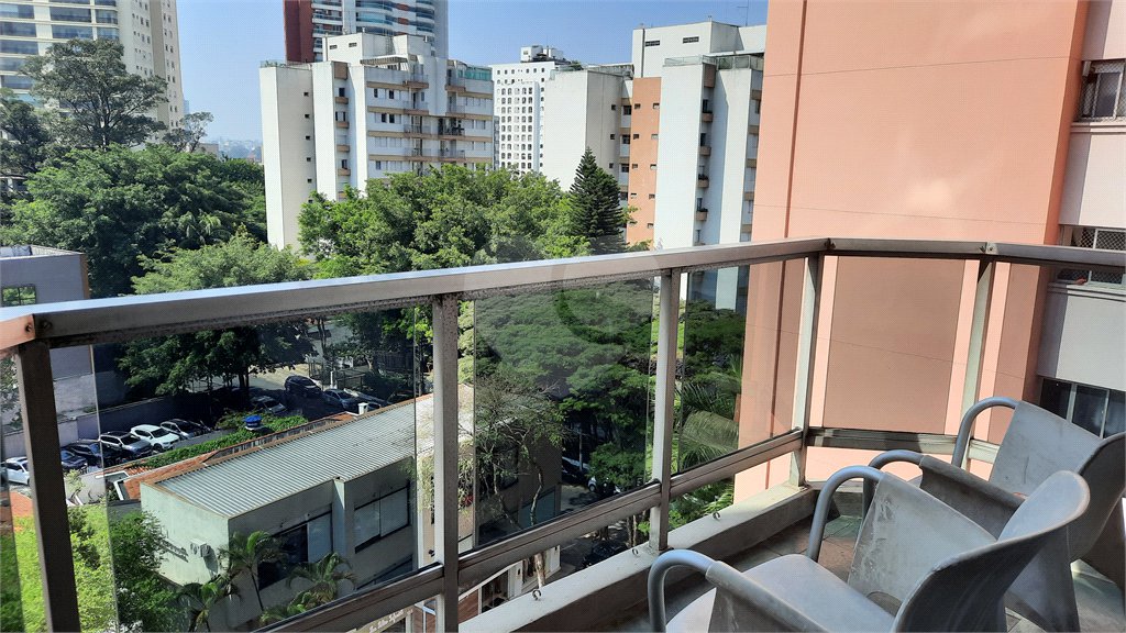 Apartamento à venda com 3 quartos, sendo 1 suíte, em Jardim Marajoara, São Paulo, SP