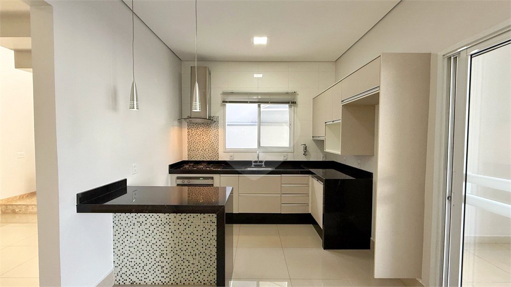 Casa à venda ou para alugar com 4 quartos, sendo 1 suíte, no condomínio Jardim Residencial Dona Lucilla, Indaiatuba - SP