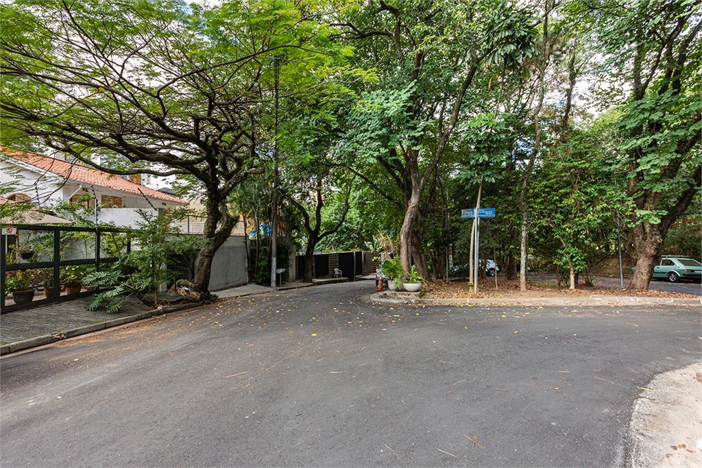 Sobrado à venda com 4 quartos, sendo 2 suítes,  em Vila Madalena, São Paulo, SP