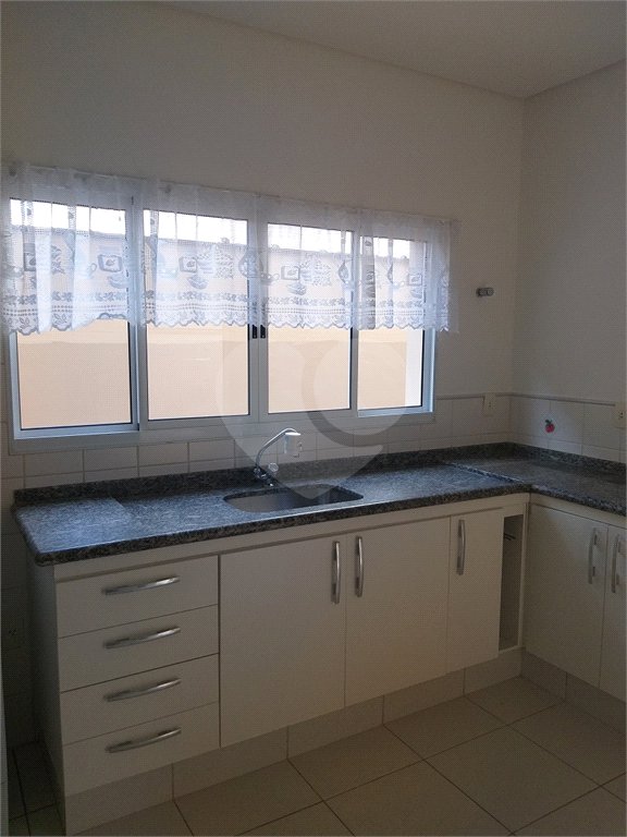 Casa à venda com 3 quartos, sendo 1 suíte, no condomínio Residencial Grape Village, Vinhedo - SP
