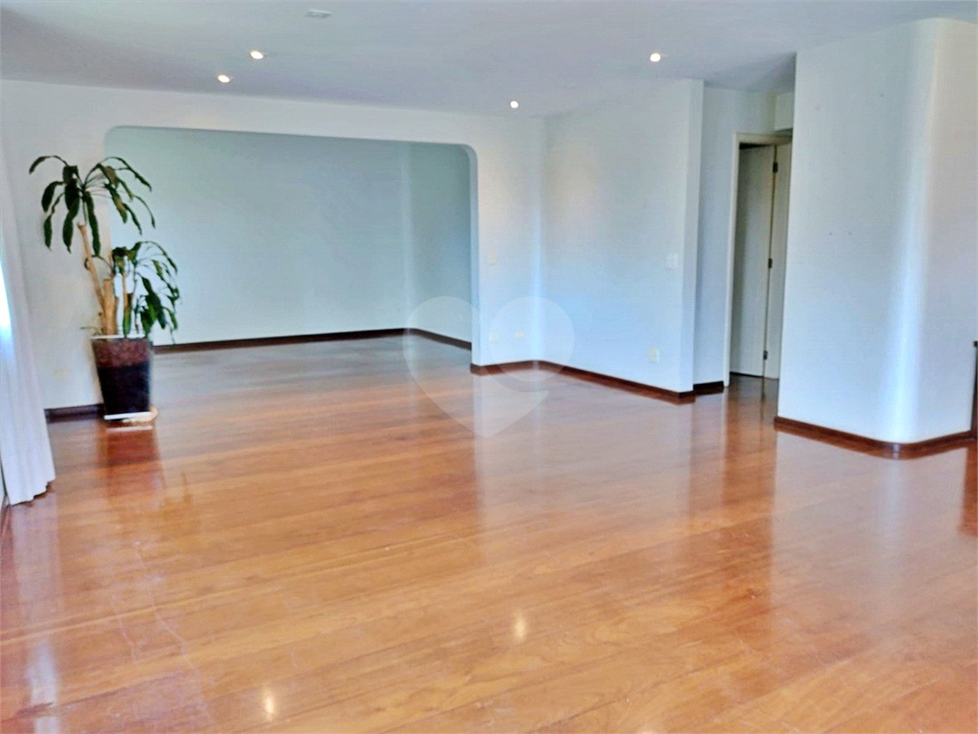 Apartamento à venda com 4 quartos, sendo 3 suítes,  em Vila Andrade, São Paulo, SP