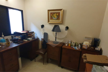 Sobrado à venda com 4 quartos, sendo 2 suítes, em Moema, São Paulo, SP