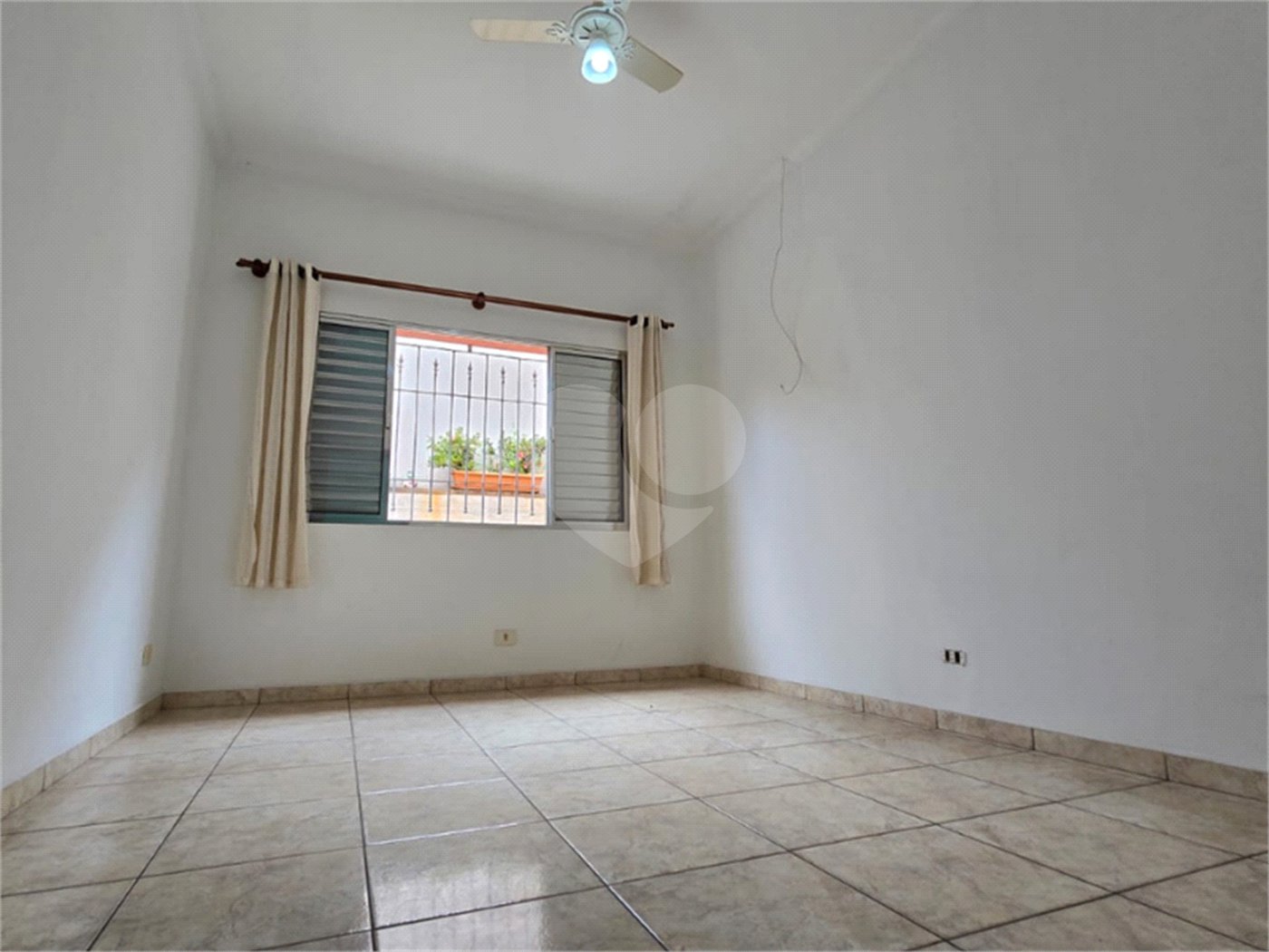 Casa à venda com 3 quartos, sendo 1 suíte, em Vila Pereira Cerca, São Paulo, SP