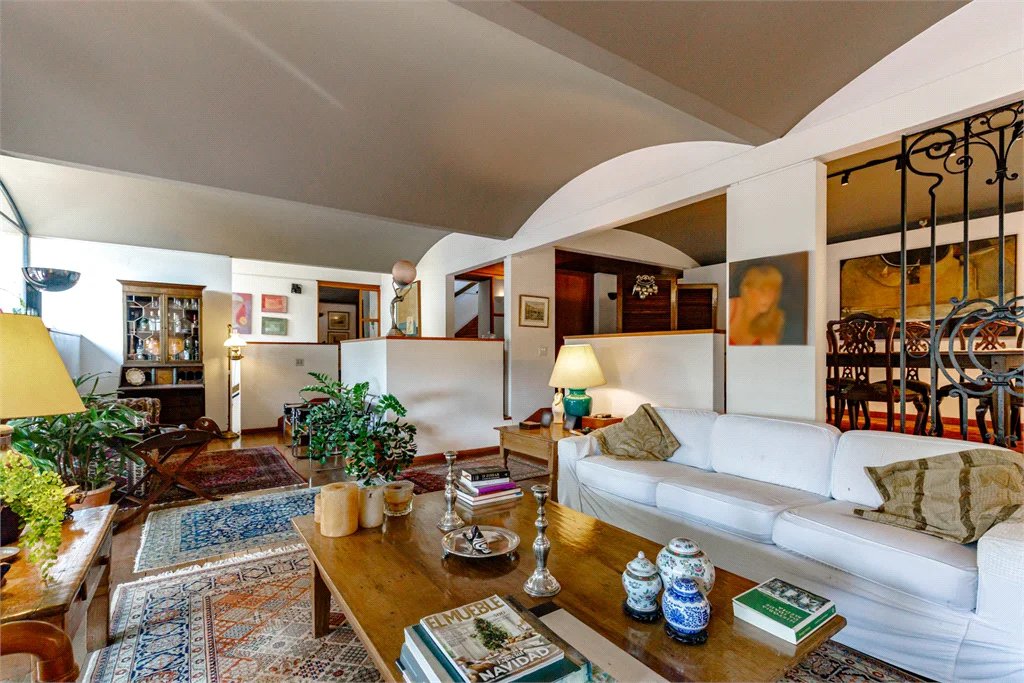 Casa à venda com 4 quartos, sendo 2 suítes, em Jardim Everest, São Paulo, SP
