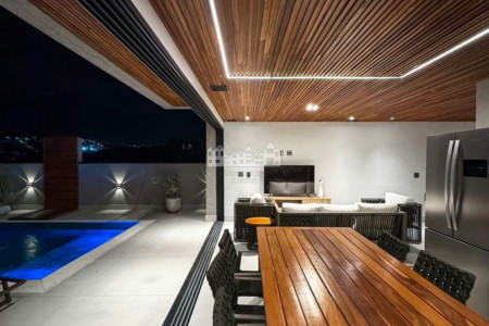 Casa à venda com 4 quartos, sendo 3 suítes, em Rio Abaixo, Atibaia, SP