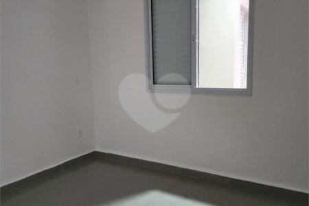 Casa à venda com 2 quartos, sendo 1 suíte, no condomínio Residencial Sanches, São Paulo - SP
