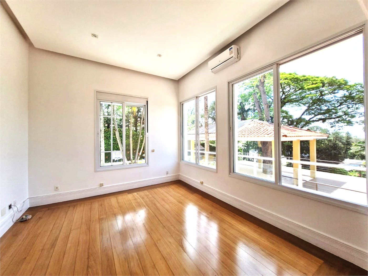 Casa à venda com 4 suítes no condomínio Chácara Flora, São Paulo - SP