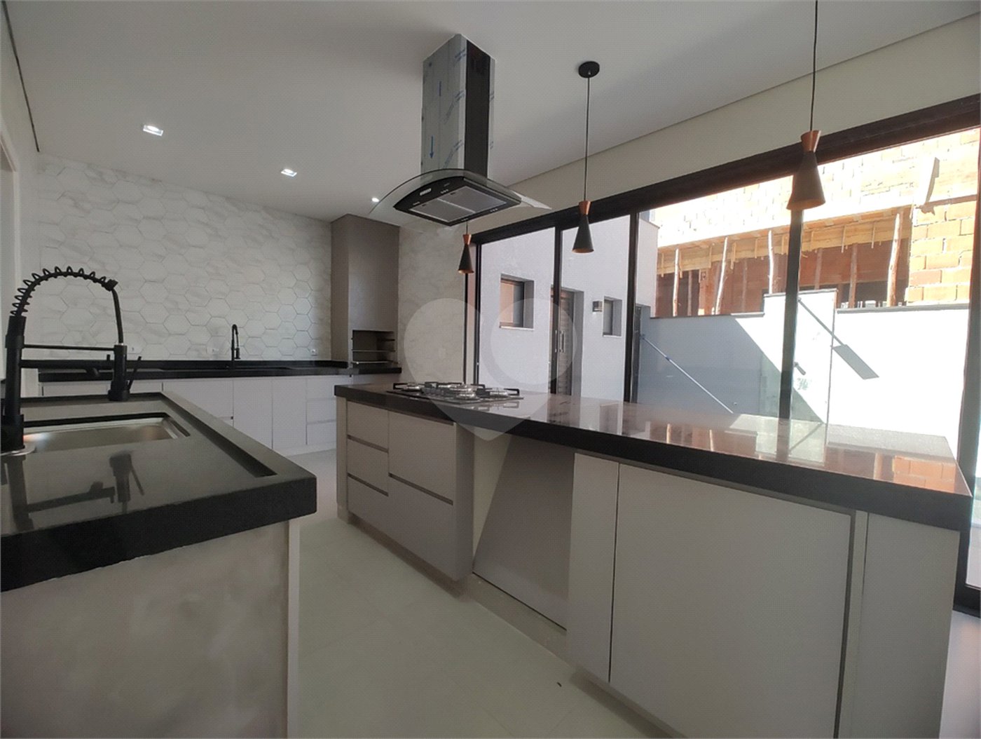 Casa à venda com 3 suítes no condomínio Terras de São Francisco, Sorocaba - SP