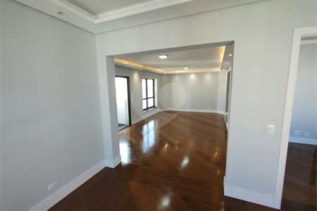 Apartamento à venda com 5 quartos, sendo 2 suítes, em Aclimação, São Paulo, SP