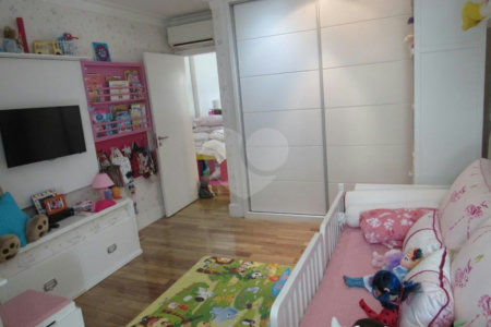Apartamento à venda com 3 suítes em Real Parque, São Paulo, SP