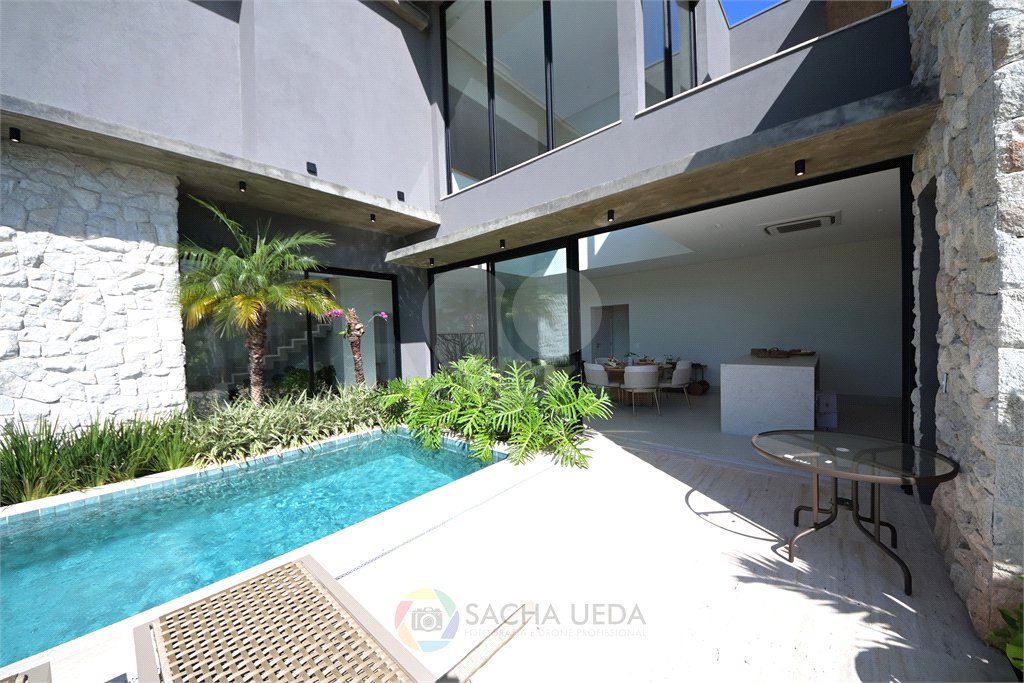 Casa à venda com 4 suítes no condomínio Villa dos Pinheiros, Indaiatuba - SP