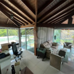 Casa à venda com 6 quartos, sendo 5 suítes, no condomínio Alpes da Cantareira, Mairiporã - SP