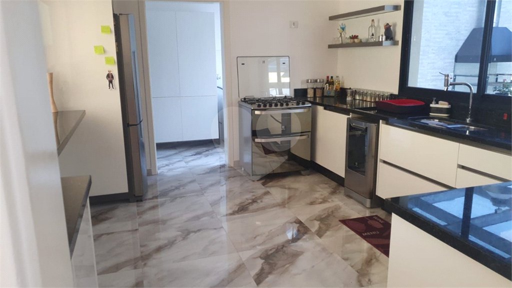 Casa à venda com 4 suítes no condomínio Vila Inglesa, Atibaia - SP