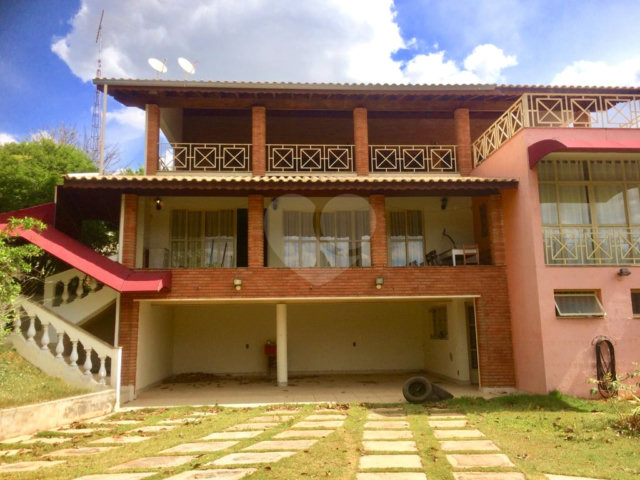 Casa à venda com 6 quartos, sendo 2 suítes,  no condomínio Parque da Fazenda, Itatiba - SP