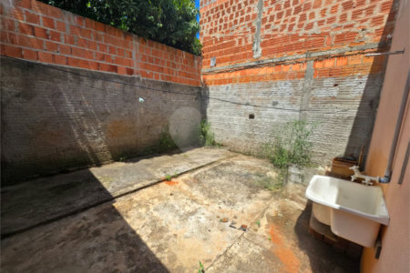 Casa à venda com 2 quartos em Vila Carvalho, Itapetininga, SP