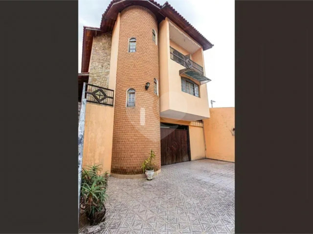 Sobrado à venda com 3 suítes em Vila Bonilha, São Paulo, SP