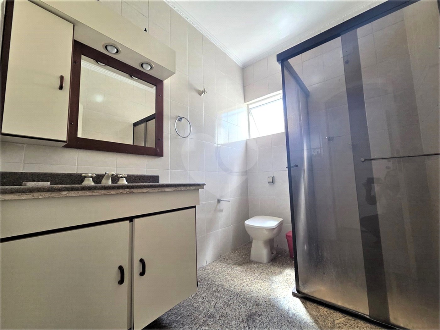 Sobrado à venda ou para alugar com 3 quartos, sendo 2 suítes,  em Vila Lucia, São Paulo, SP