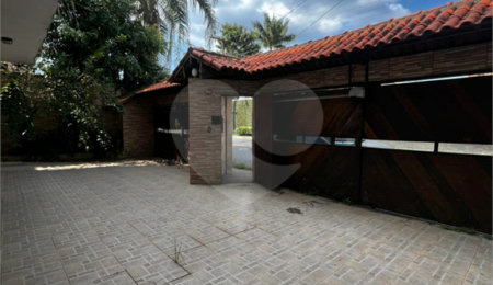 Sobrado à venda com 6 quartos, sendo 4 suítes,  em Vila Oliveira, Mogi das Cruzes, SP