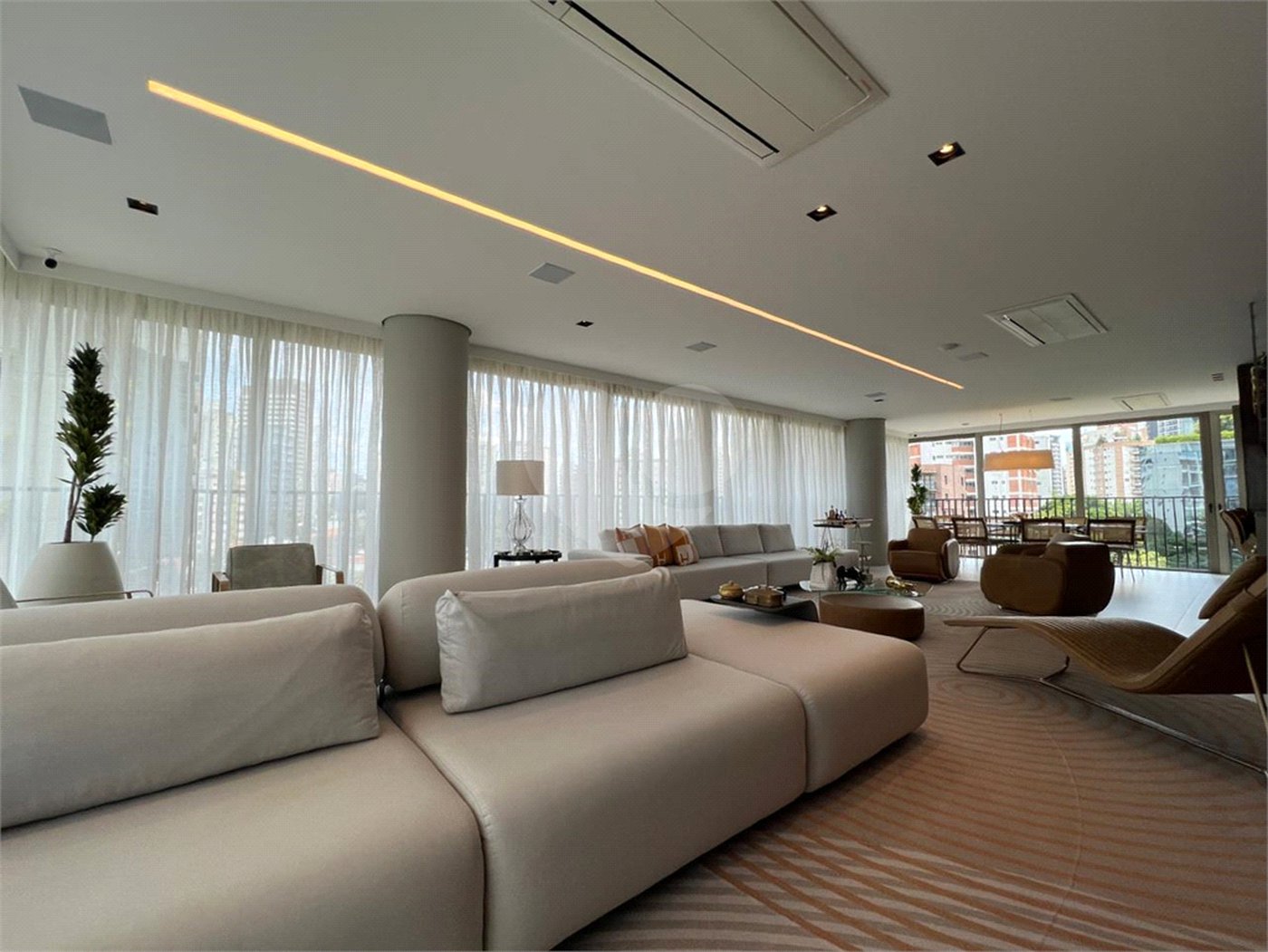 Apartamento à venda com 3 suítes em Vila Olímpia, São Paulo, SP