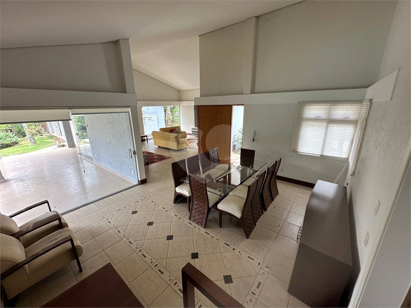 Chácara no Condomínio Vale das Laranjeiras em Indaiatuba SP - Venda - R$ 3,600.000,00 - Locaçao - R$ 30.000,00 mais encargos - Linda, espaçosa, aconchegante, acabamento de alto padrão em rua tranquila e arborizada, em um dos Condomínios mais valorizados de Indaiatuba. Com fácil acesso as principa