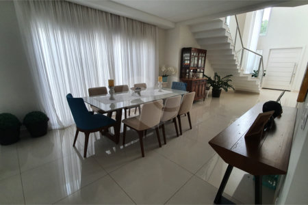CASA A VENDA NO URBANOVA COM 390M², 5 DORMITORIOS, 6 BANHEIROS, PISCINA, 3 VAGAS, Sjc