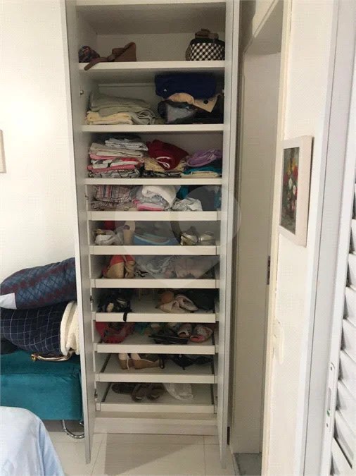 Apartamento em Bragança Paulista com 1 suíte, cozinha americana, varanda, 1 vaga garagem, área lazer com piscina e salão de festas