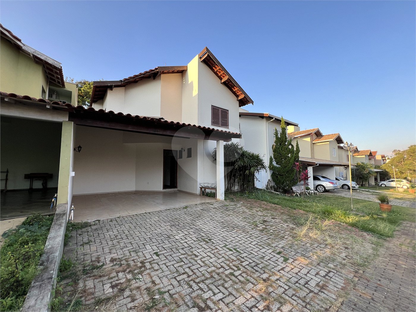 CASA COM 3 QUARTOS NO CONDOMÍNIO GRAND VILLE